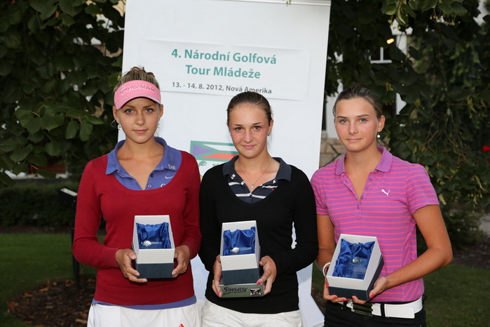 Nejlepší tři hráčky v kategorii kadetek - 2. Johana Luňáčková, 1. Michaela Fabiánková, 3. Andrea Pelikánová